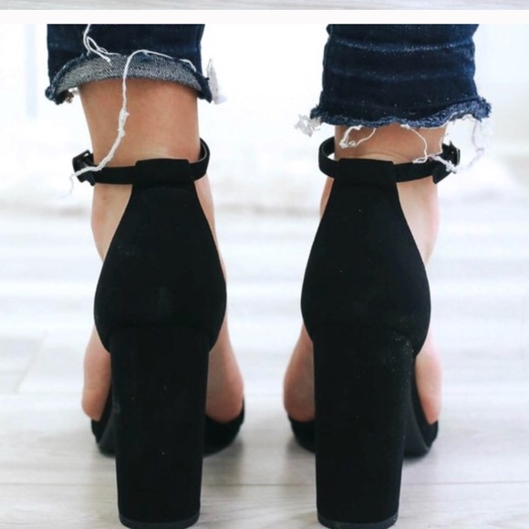 Black Peeptoe sandal with .02 platform - Picture 3 of 5